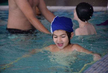 "LES CLASSES BLEUES" À LA PISCINE